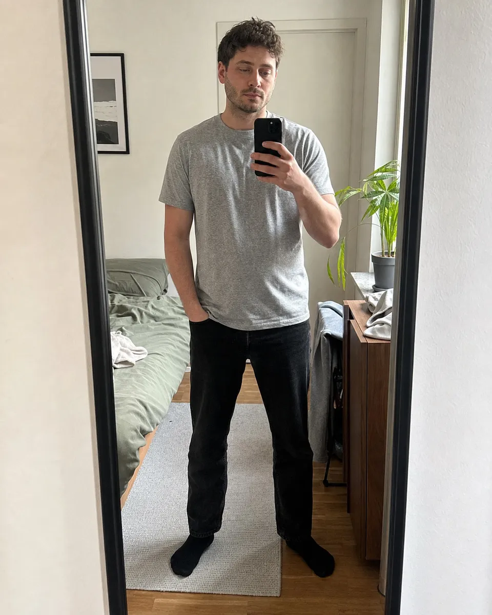 Original mirror photo in a gray T-shirt